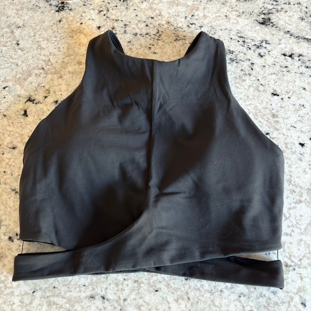 athleta conscious cut~out crop top • s• black• new